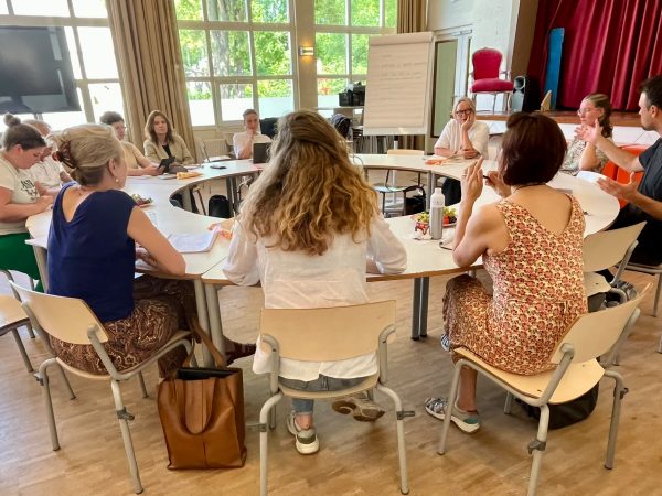 Expertiseschil van Geen Kind de Buurt Uit in vergadering, foto van Suzanne Visser